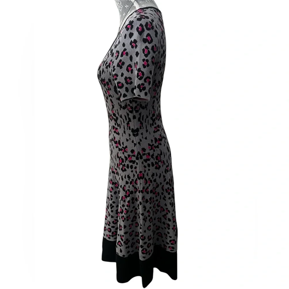 Kate Spade Cyber Leopard & Cheetah Print short sleeve Sweater Dress Medium Gray